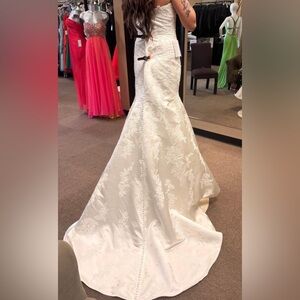 Brand new Wedding dress